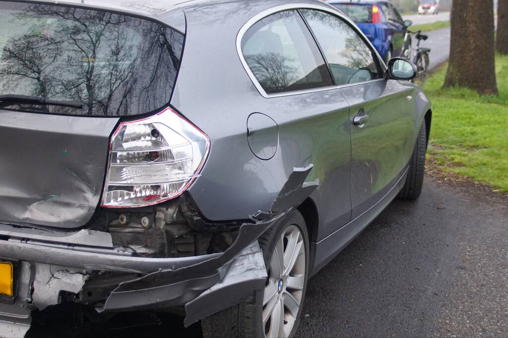 Gewonde en veel schade bij kop-staart botsing