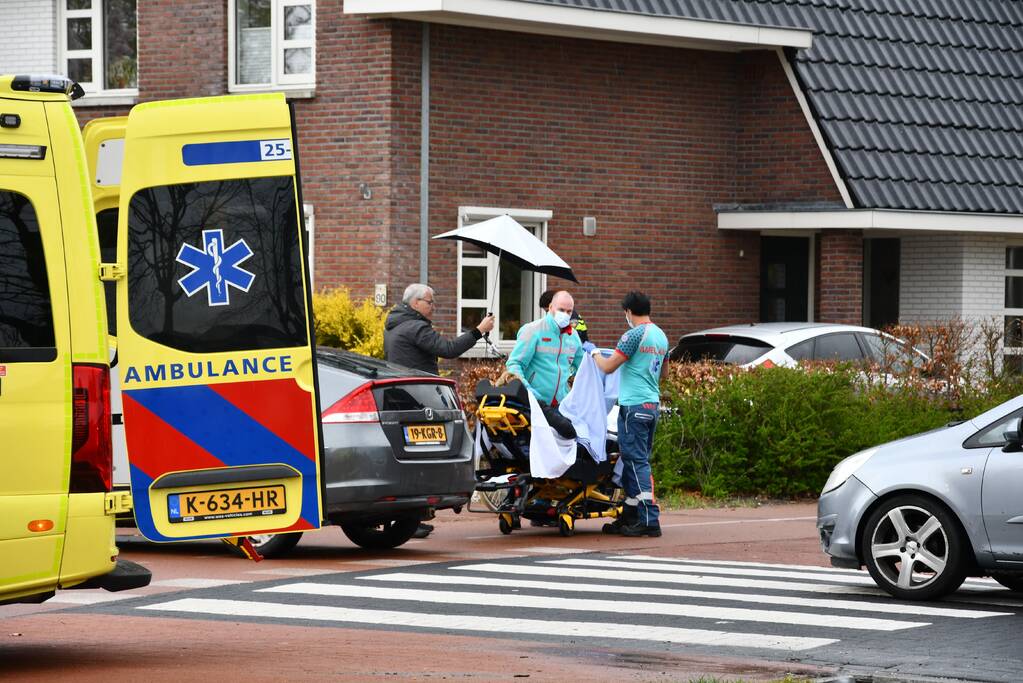 Fietsster aangereden door personenauto