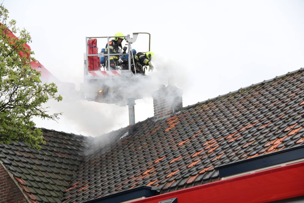 Veel rook bij brand in schoorsteen