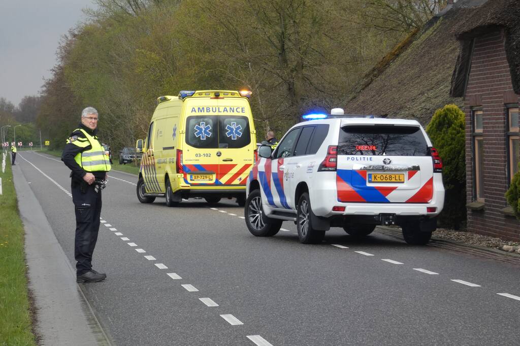 Veel schade bij botsing tussen auto en bestelbus