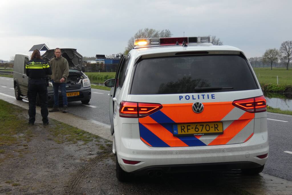 Veel schade bij botsing tussen auto en bestelbus