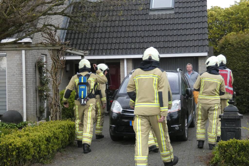 Brand in schoorsteen van woning