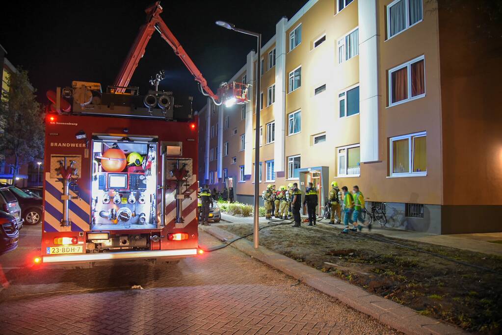 Brand in portiekflat na ontploffing