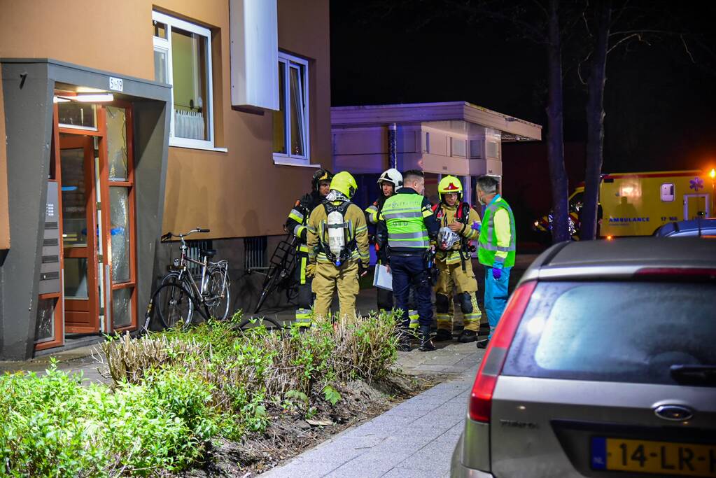 Brand in portiekflat na ontploffing