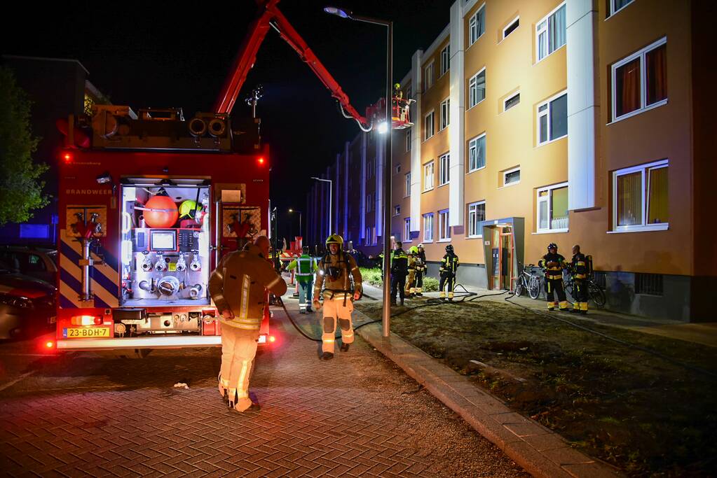 Brand in portiekflat na ontploffing