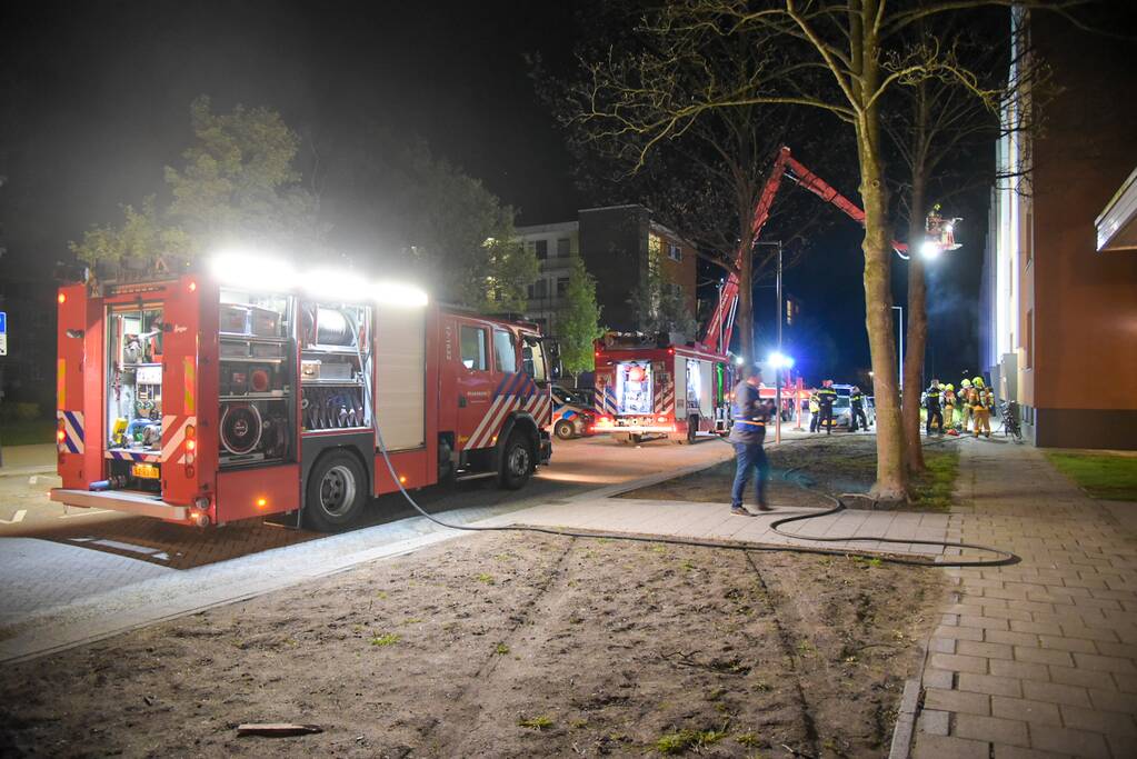 Brand in portiekflat na ontploffing