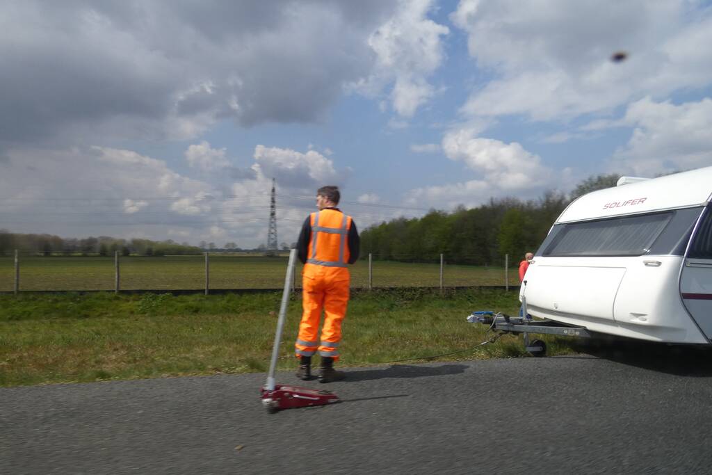 Caravan schiet los van voertuig