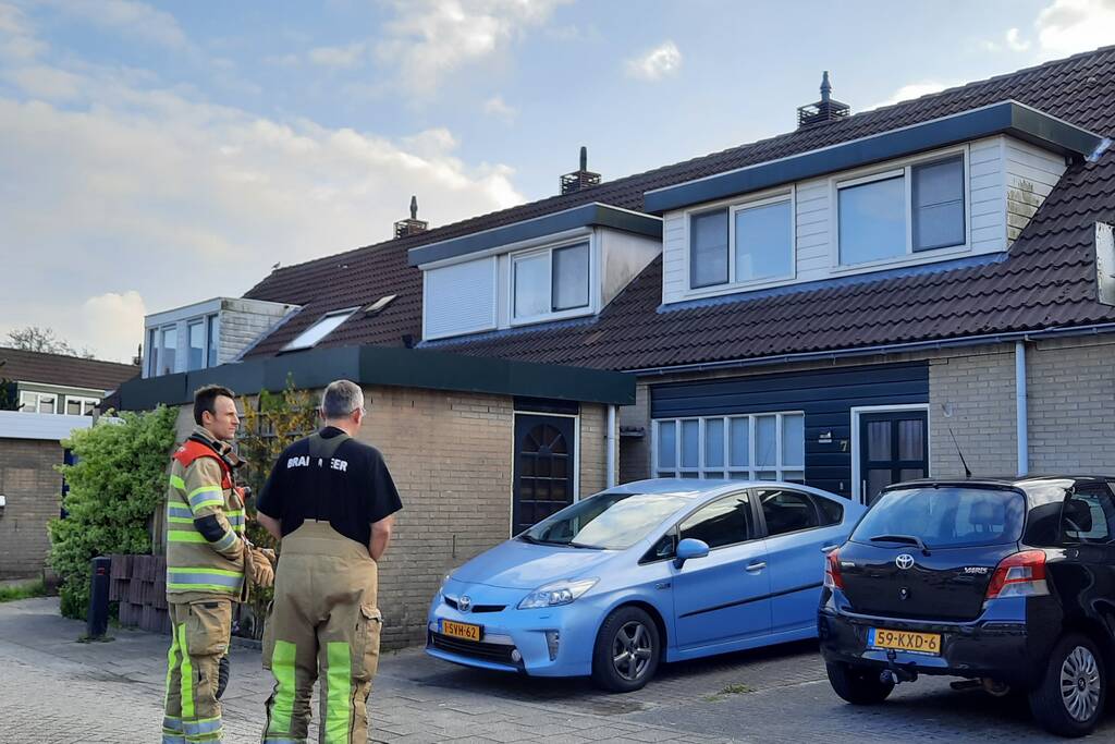 Brand in schoorsteen van woning