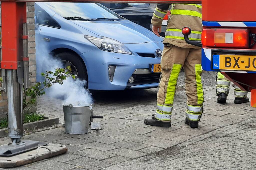 Brand in schoorsteen van woning