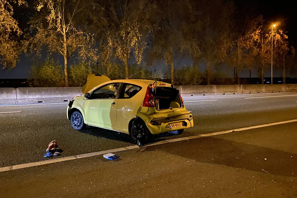 Bestuurder verliest macht over stuur