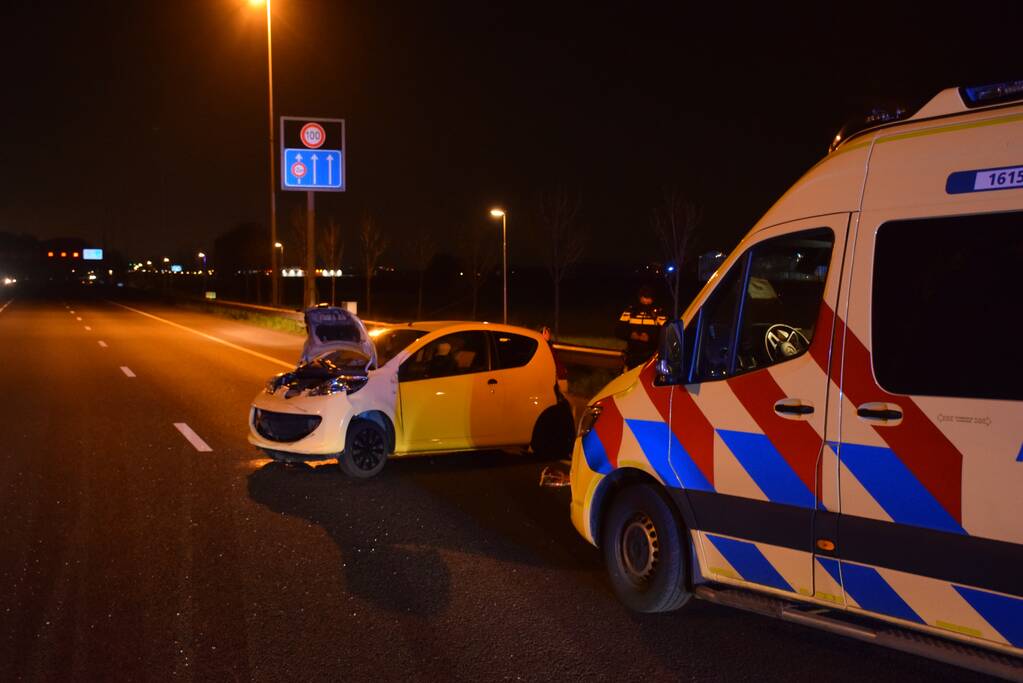 Bestuurder verliest macht over stuur