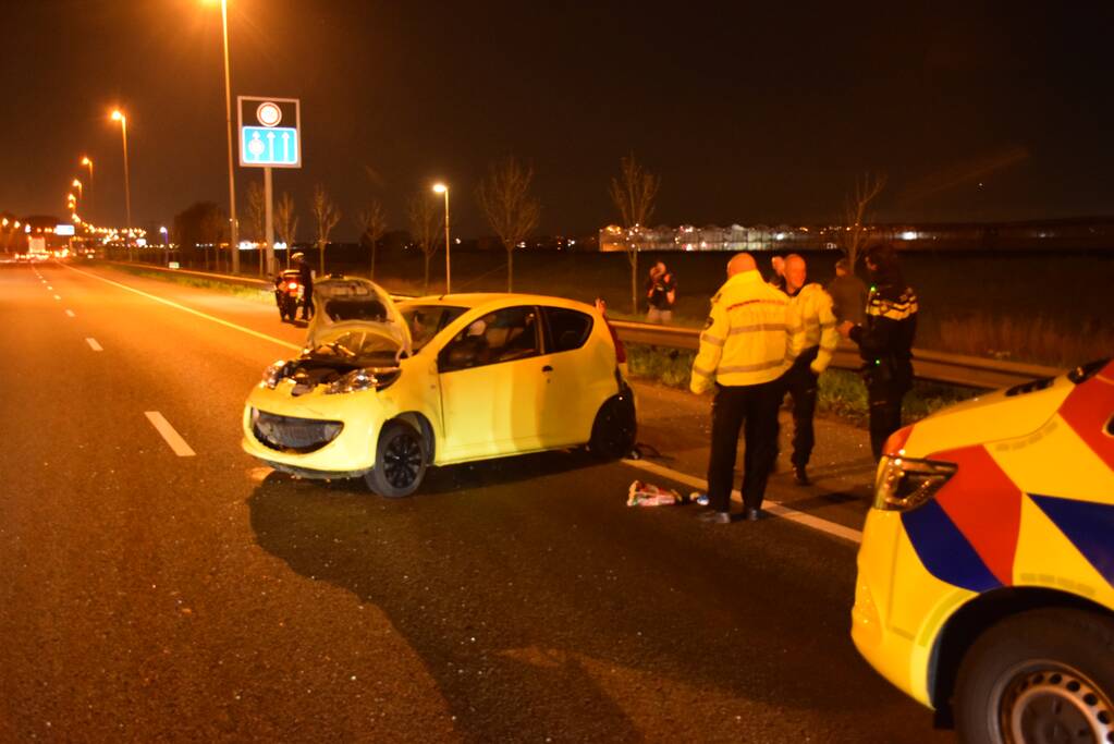 Bestuurder verliest macht over stuur