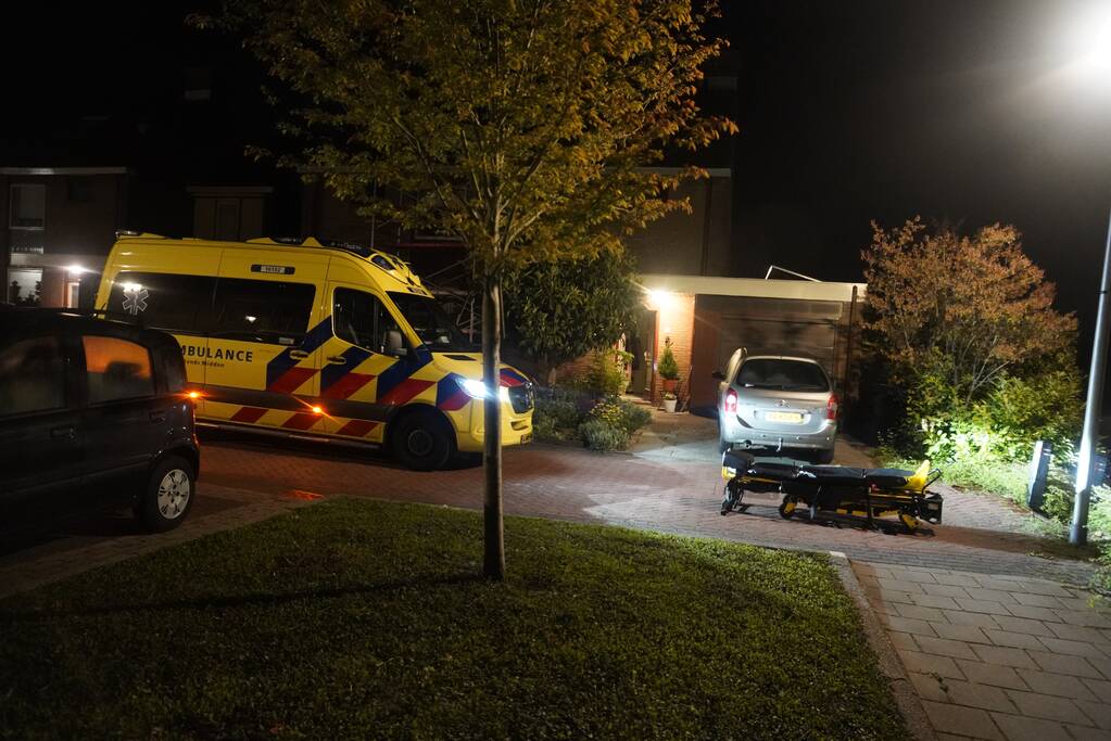 Dame uit water gehaald door brandweer