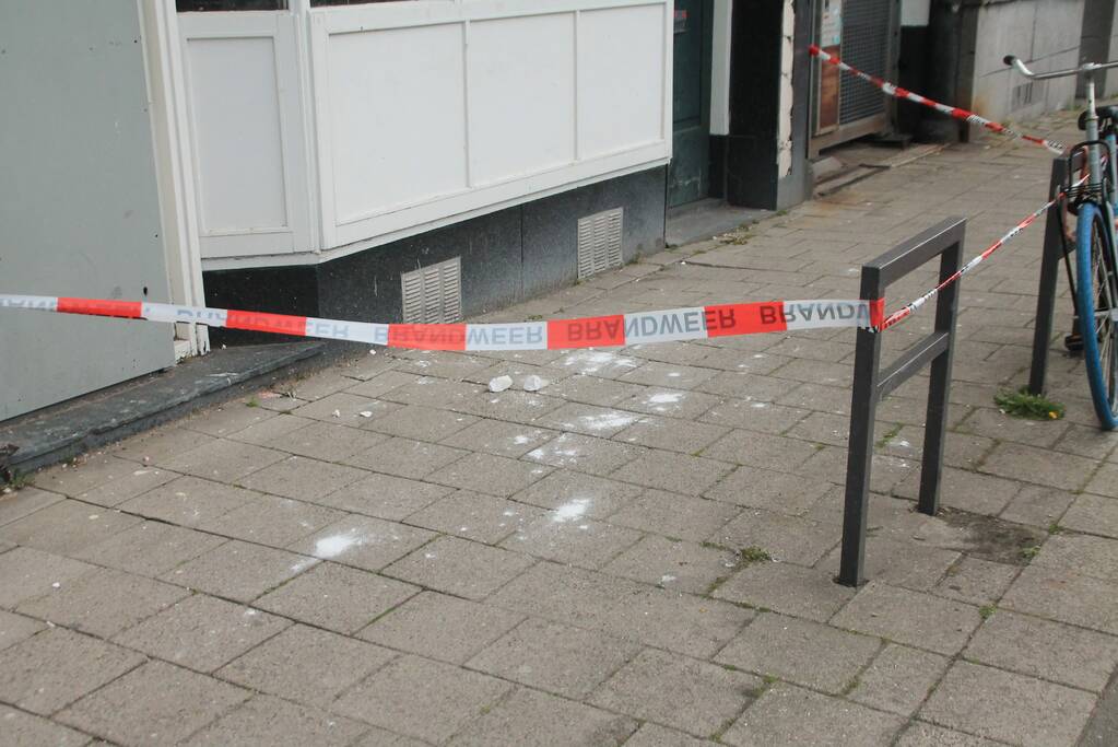 Afzetting door betonbrokken van balkon