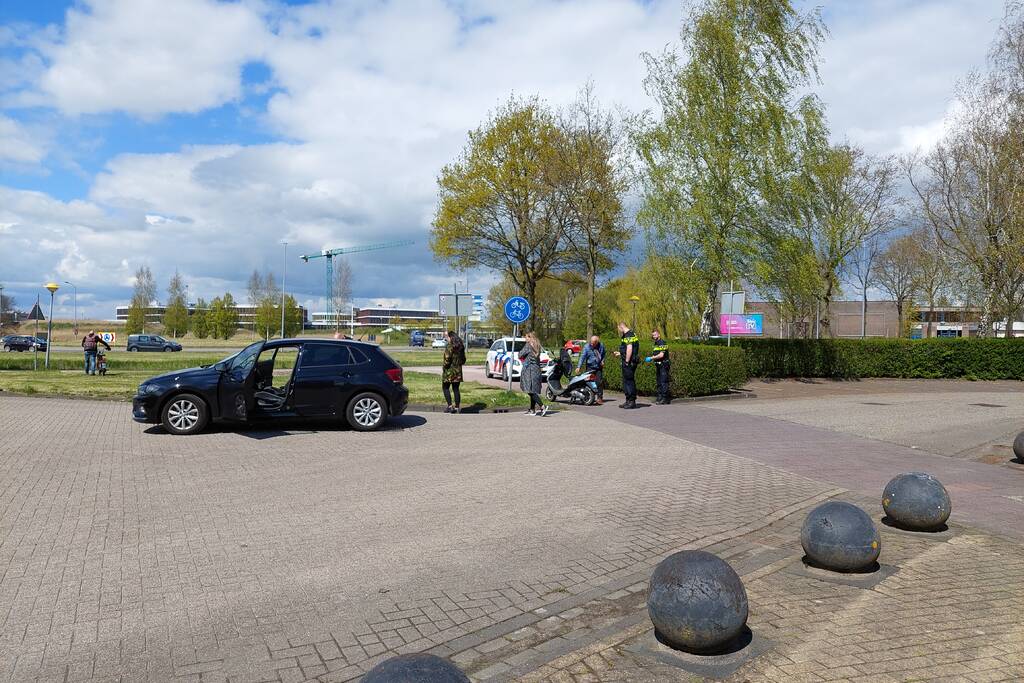 Scooterrijder gewond bij botsing met auto