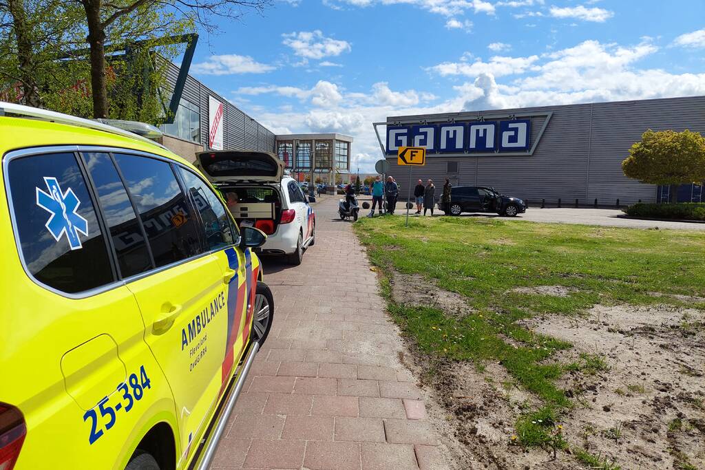 Scooterrijder gewond bij botsing met auto