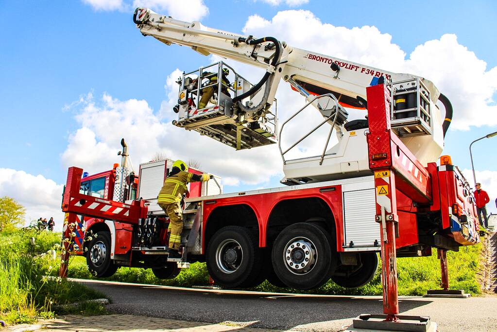 Brand in schoorsteen van woning bij haven