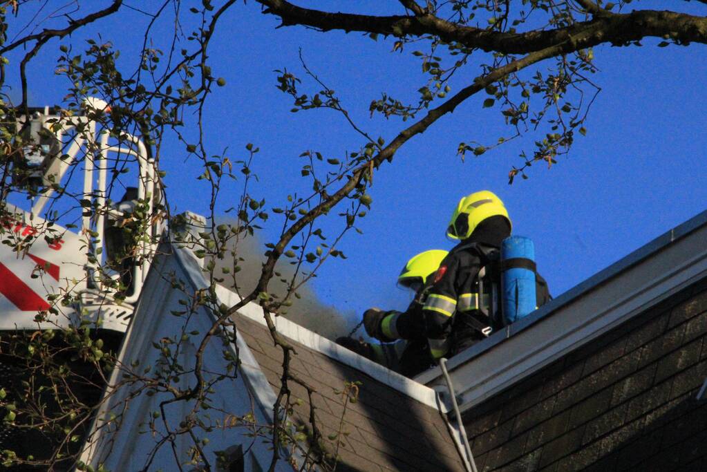 Schoorsteenbrand snel onder controle
