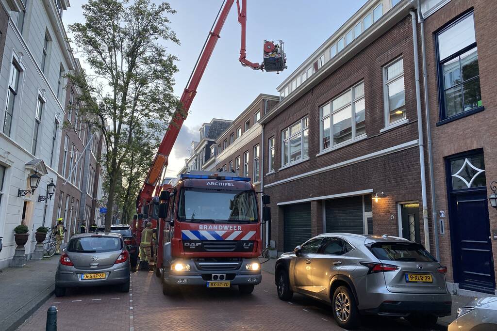 Grote brand in schoorsteen van woning