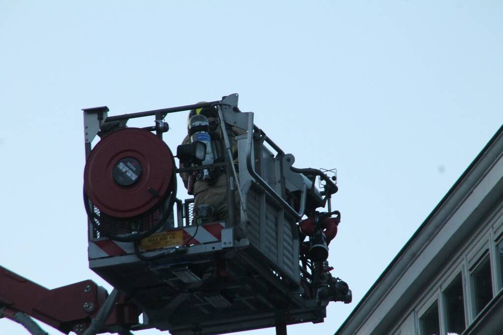 Grote brand in schoorsteen van woning