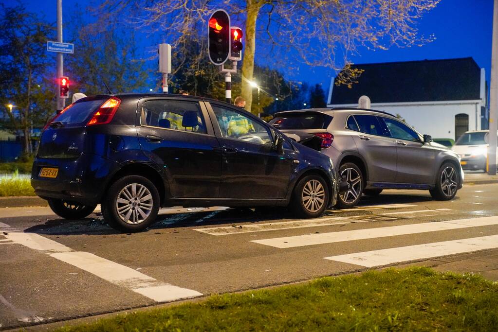 Veel schade bij kop-staartbotsing