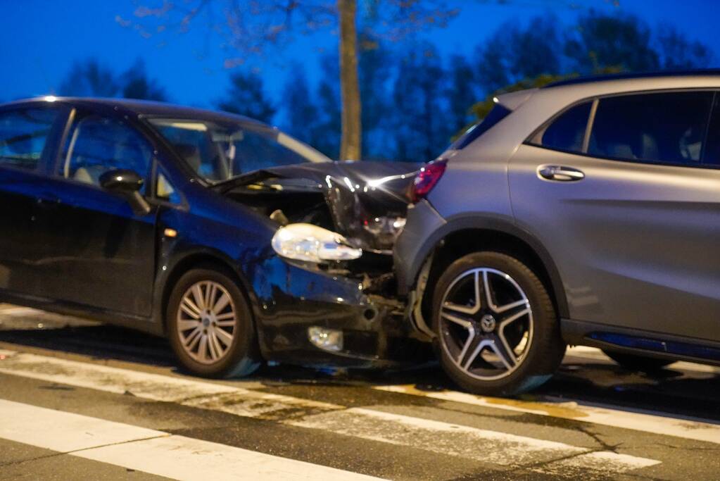 Veel schade bij kop-staartbotsing