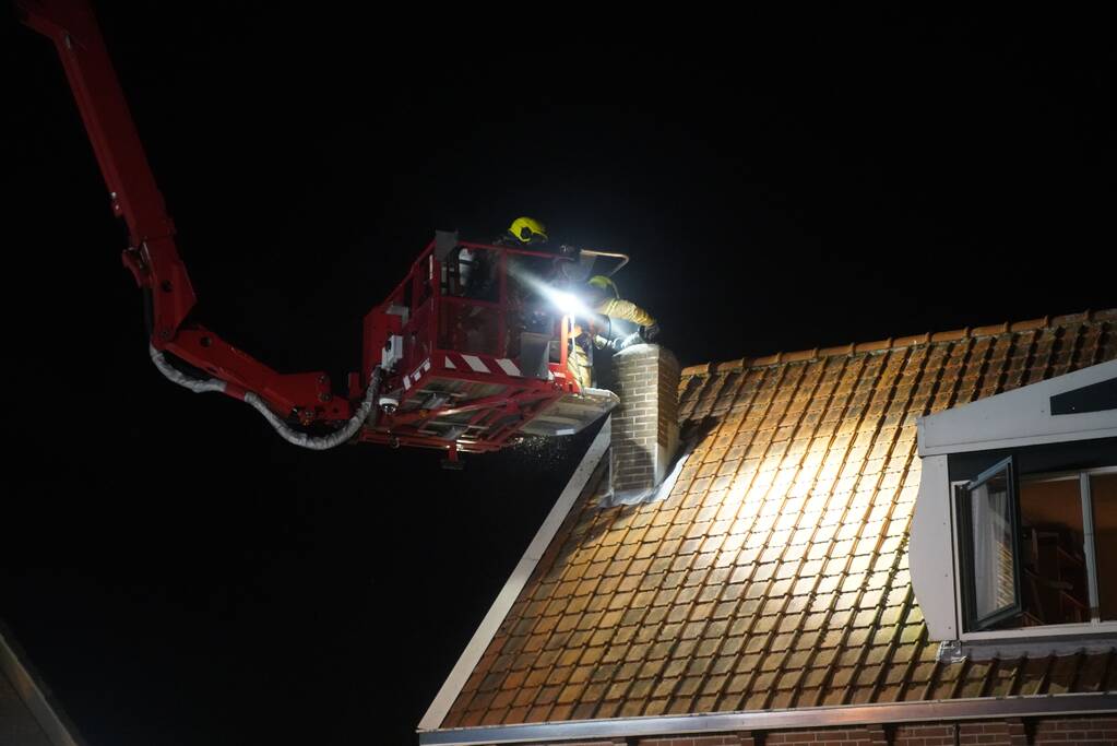 Schoorsteenbrand snel onder controle