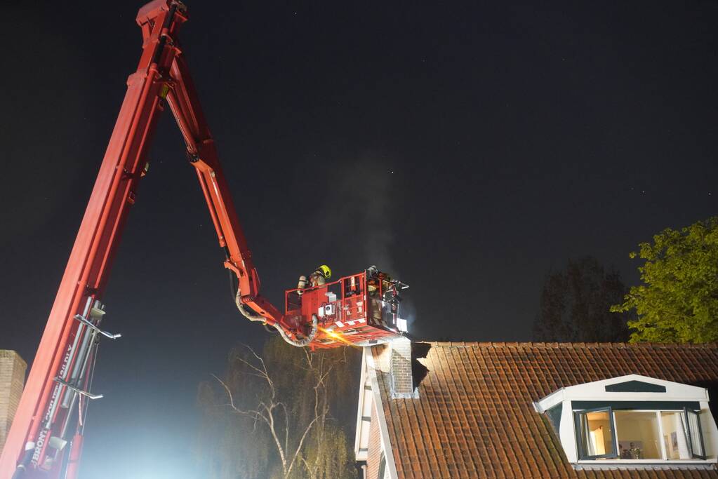Schoorsteenbrand snel onder controle
