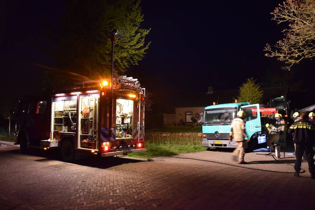 Vrachtwagen vliegt in brand