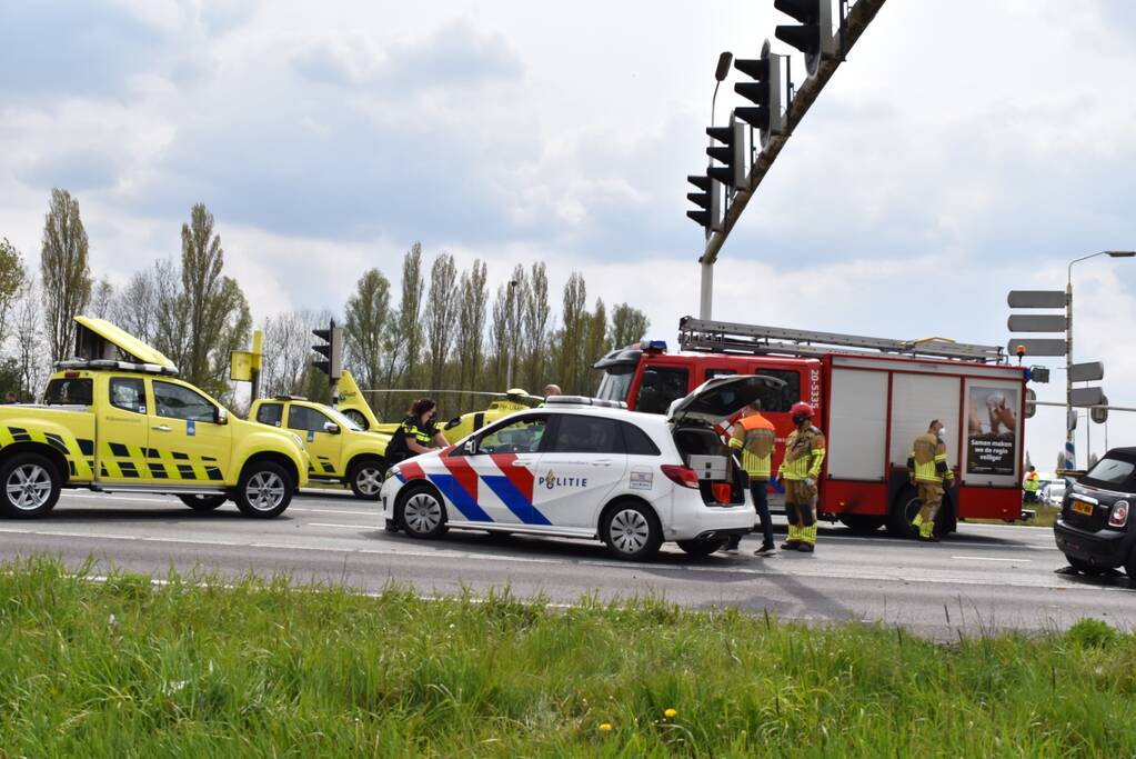 Automobilist botst achter op motorfiets knooppunt Hooipolder