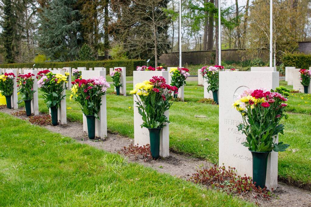 Bloemlegging Sovjet Ereveld