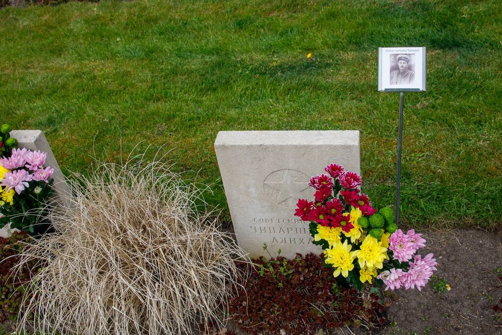 Bloemlegging Sovjet Ereveld