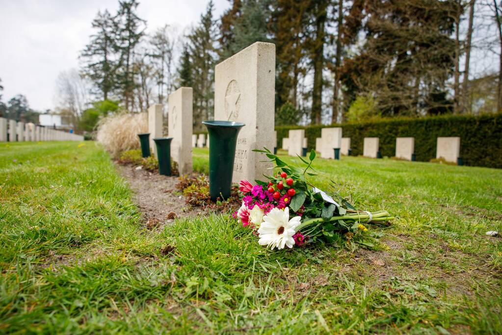 Bloemlegging Sovjet Ereveld