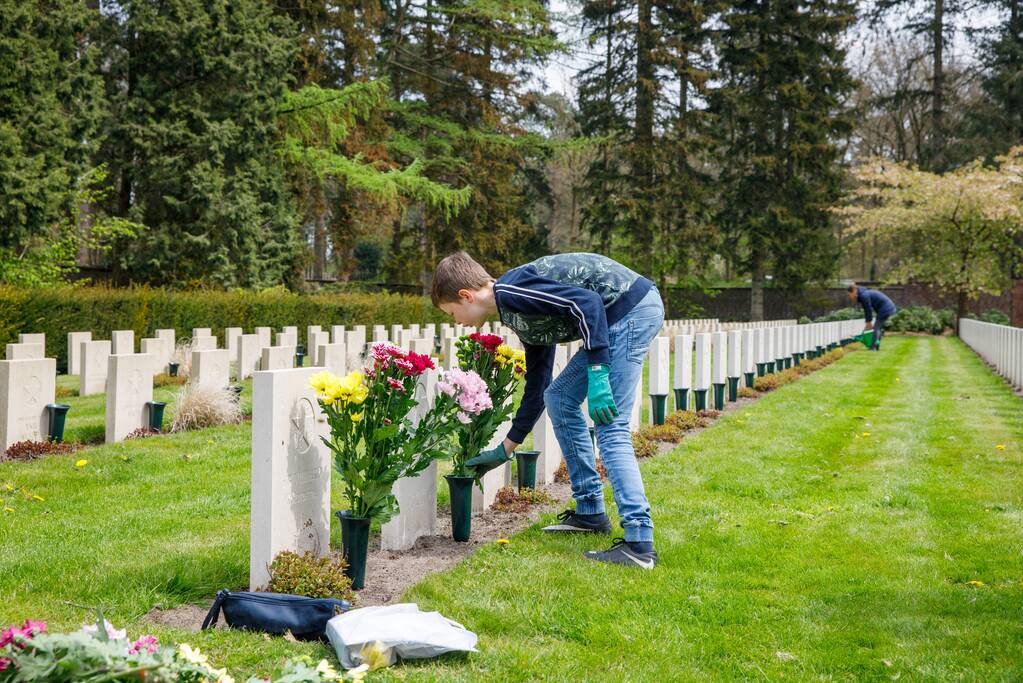 Bloemlegging Sovjet Ereveld