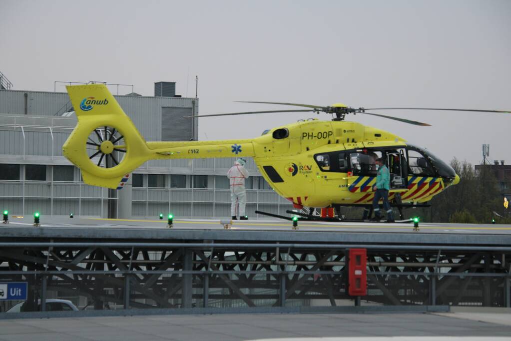 Coronahelikopter vervoert patiënt naar Medisch Centrum