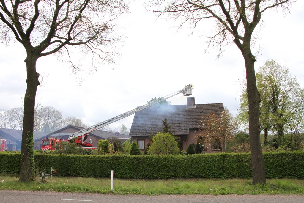 Forse rookontwikkeling bij schoorsteenbrand