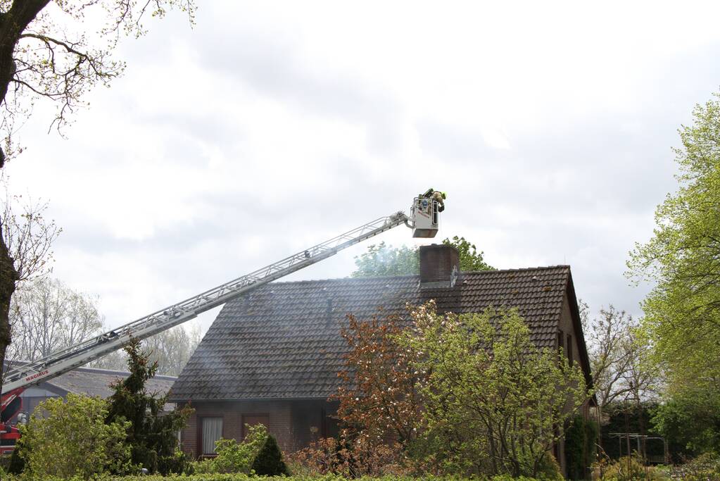 Forse rookontwikkeling bij schoorsteenbrand
