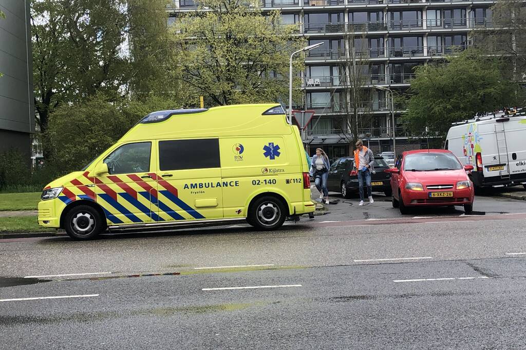Scooterrijder gewond bij aanrijding met auto