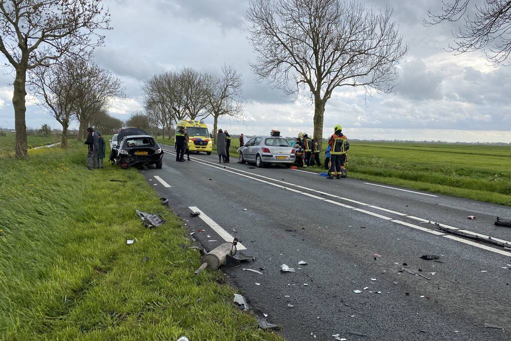 Ravage bij ongeval tussen meerdere voertuigen