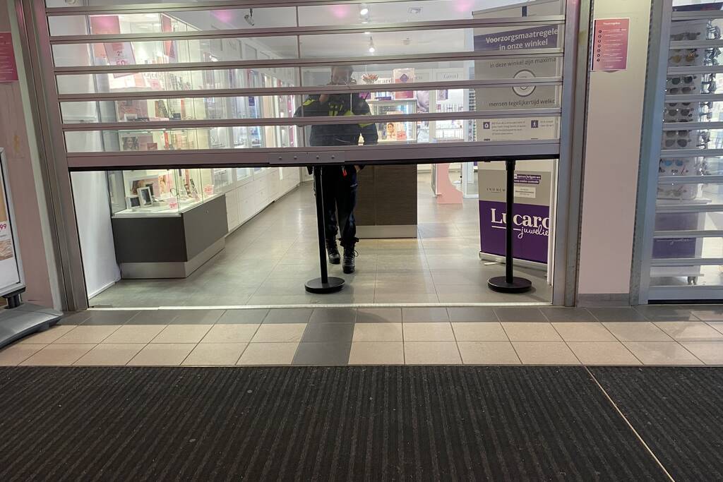 Juwelier met vuurwapen overvallen