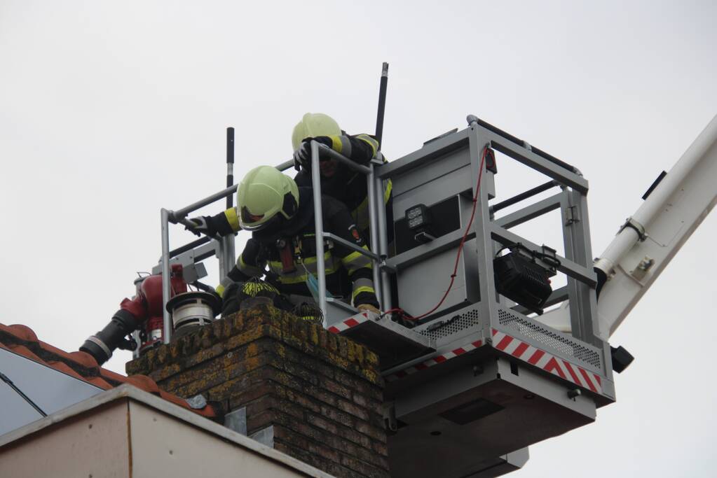 Schoorsteenbrand snel onder controle