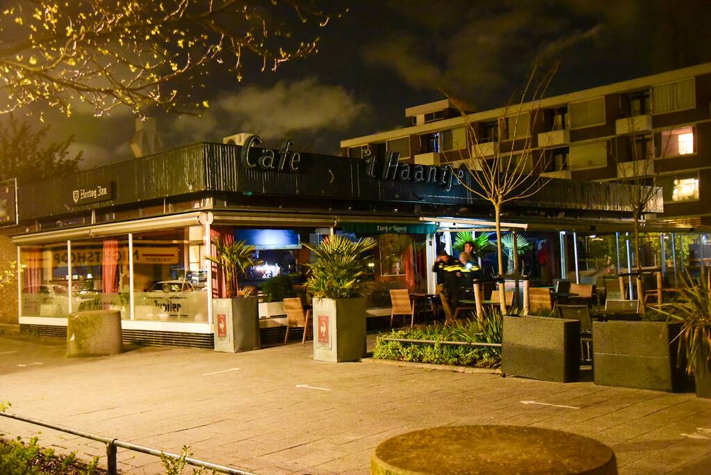 Café zwaar beschadigd door vuurwerkbom