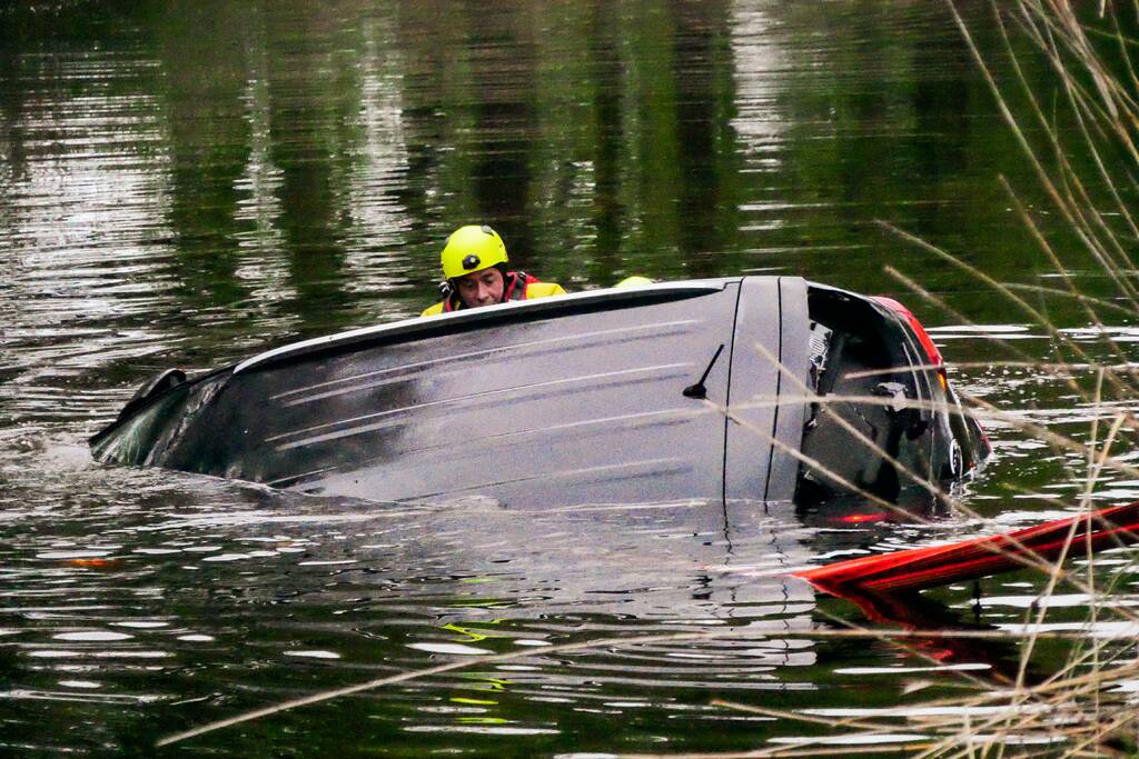 Auto in kanaal gedumpt na woningoverval