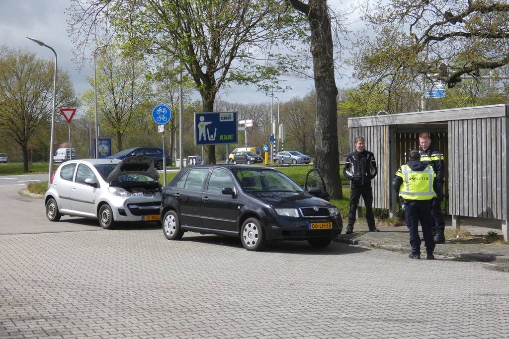 Automobilist raakt gewond bij kop-staartbotsing