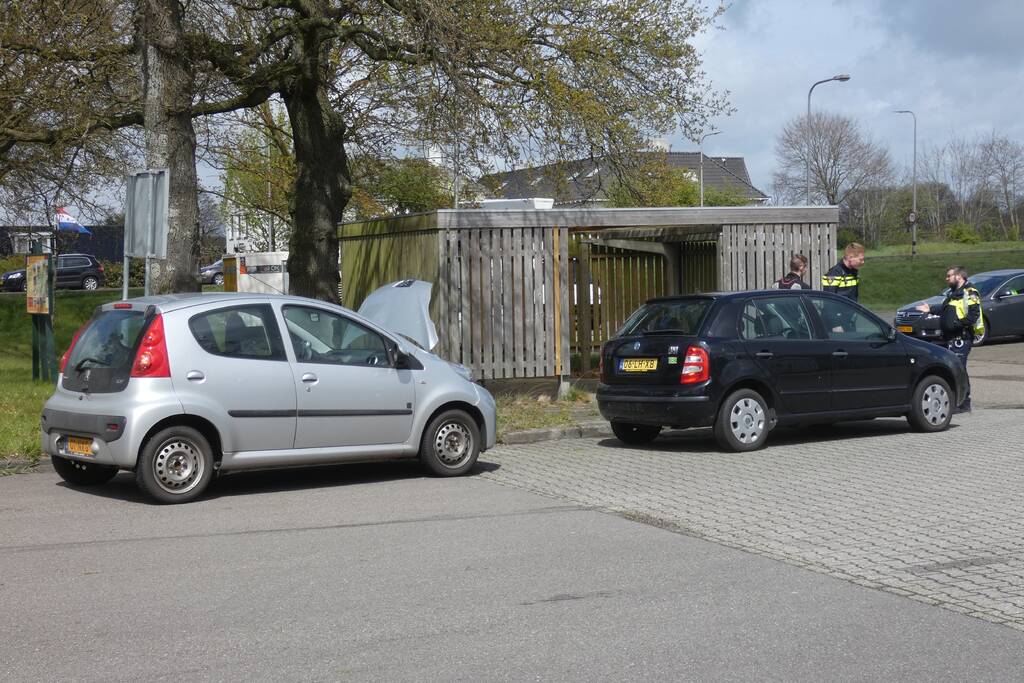 Automobilist raakt gewond bij kop-staartbotsing