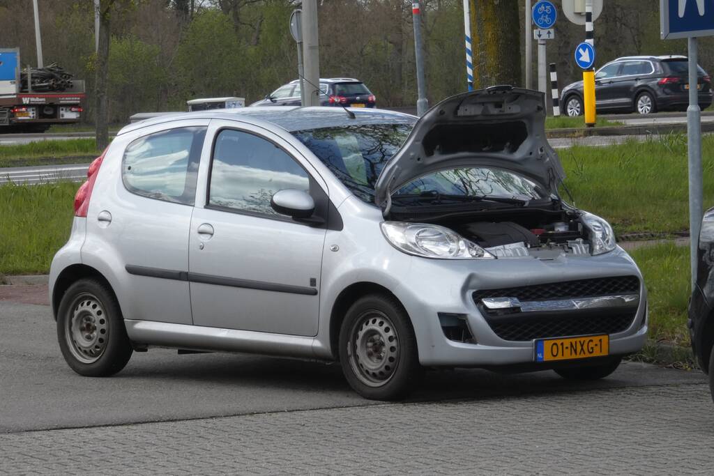 Automobilist raakt gewond bij kop-staartbotsing