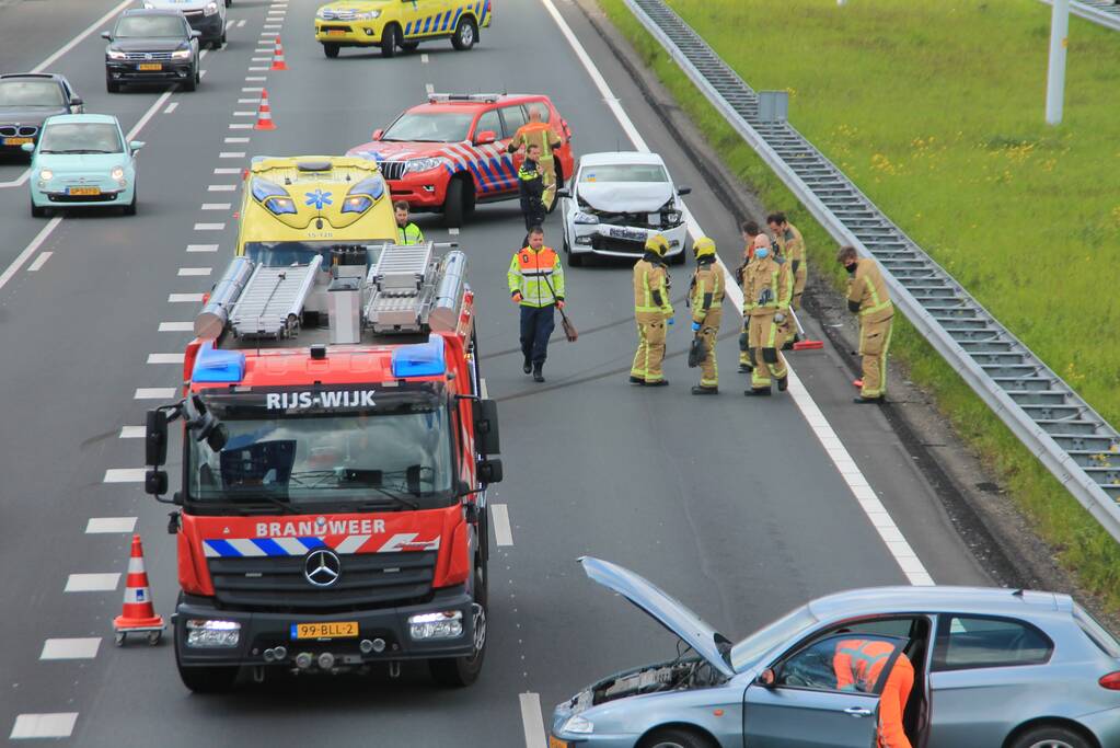 Verkeersopstopping na botsing op snelweg
