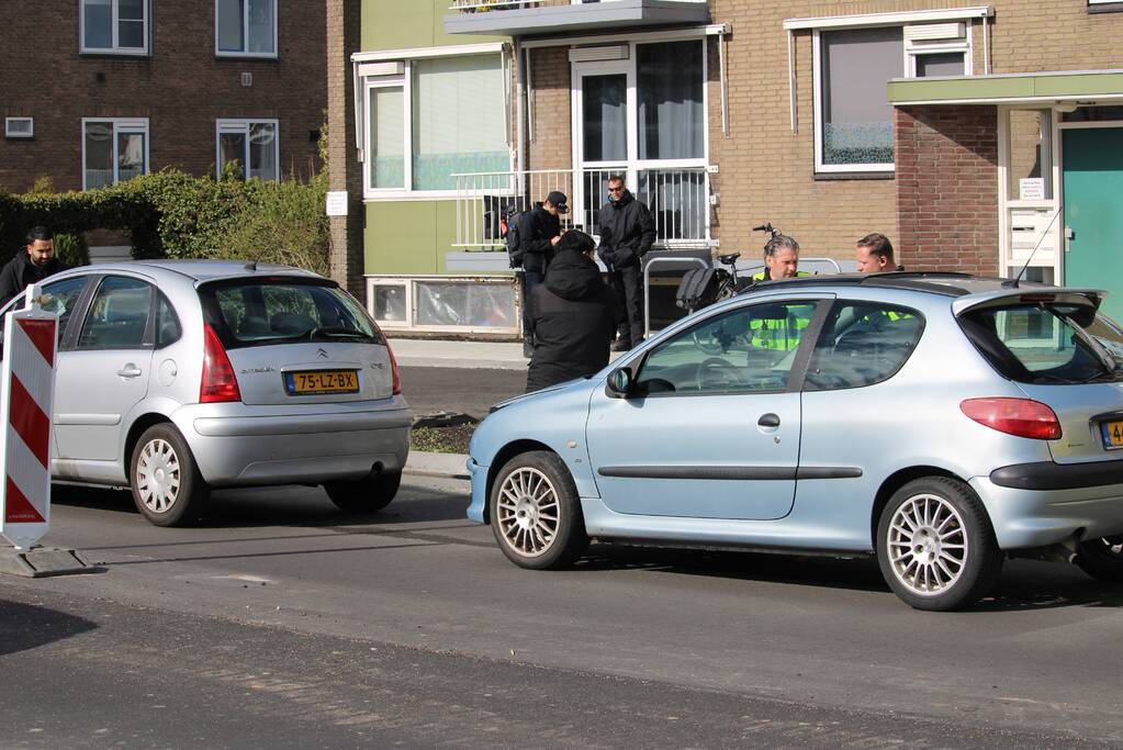 Kop-staart botsing tussen twee voertuigen