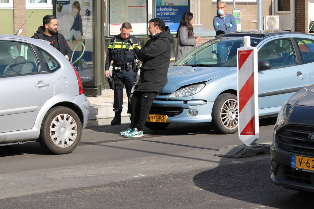 Kop-staart botsing tussen twee voertuigen