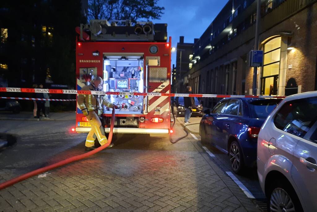 Uitslaande brand in portiekwoning